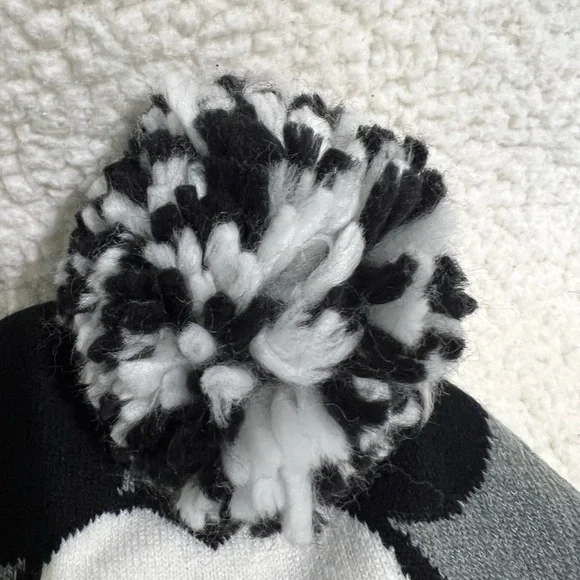 Disney Mickey Mouse Winter Hat With Pom Pom On Top One Size - Picture 2 of 6